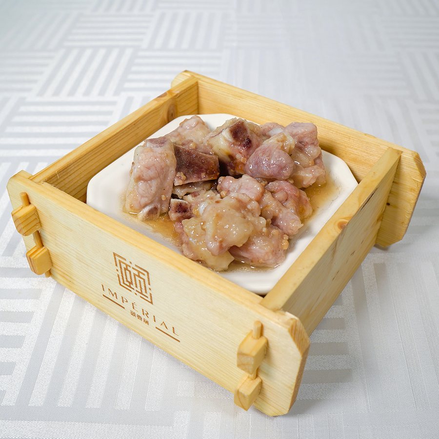 Côtelettes de porc, sauce poivrons noirs, dim sum vapeur