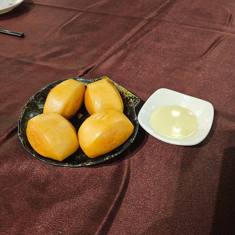 Baos frits au lait condensé, dessert chinois