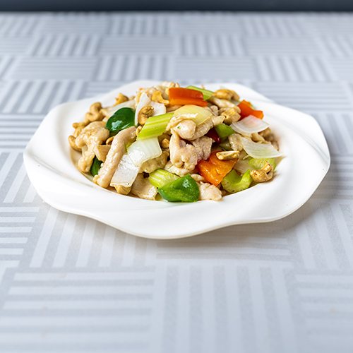 Poulet sauté aux noix d’acajou, plat de volaille