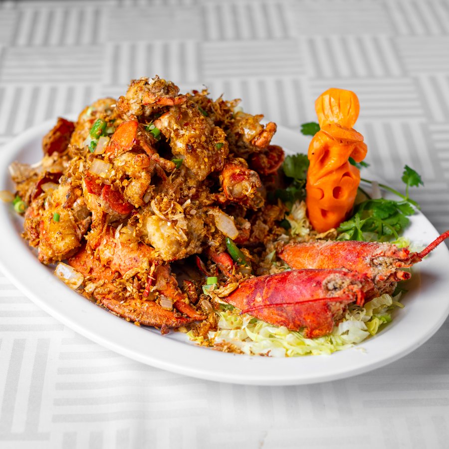 Homard sauté au wok, gingembre et oignons verts