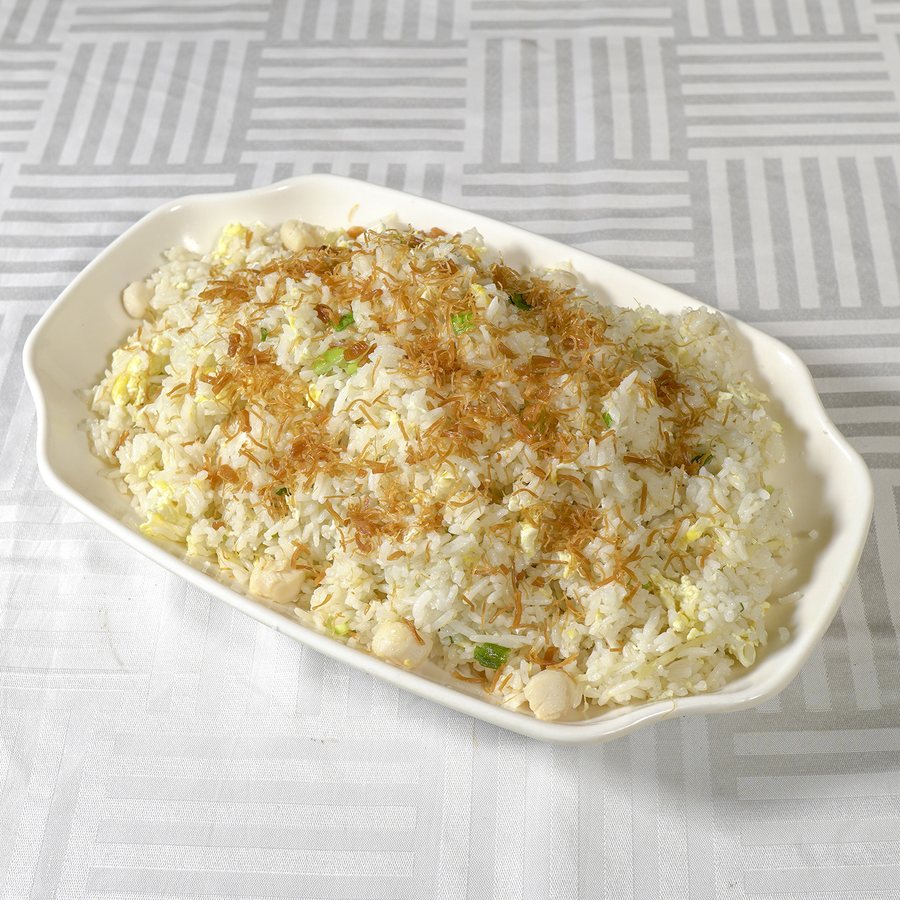 Riz frit aux pétoncles séchés, nouilles et riz sautés