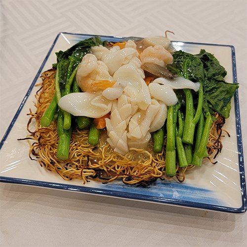 Nouilles croustillantes aux fruits de mer, cuisine cantonaise