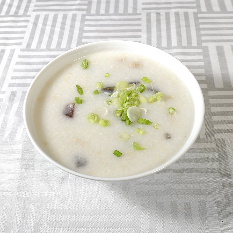 Congee porc haché et œuf de cent ans, cuisine cantonaise