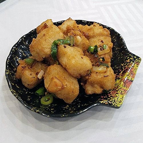 Gâteaux de navet sautés, sauce XO (épicé), spécialité du chef